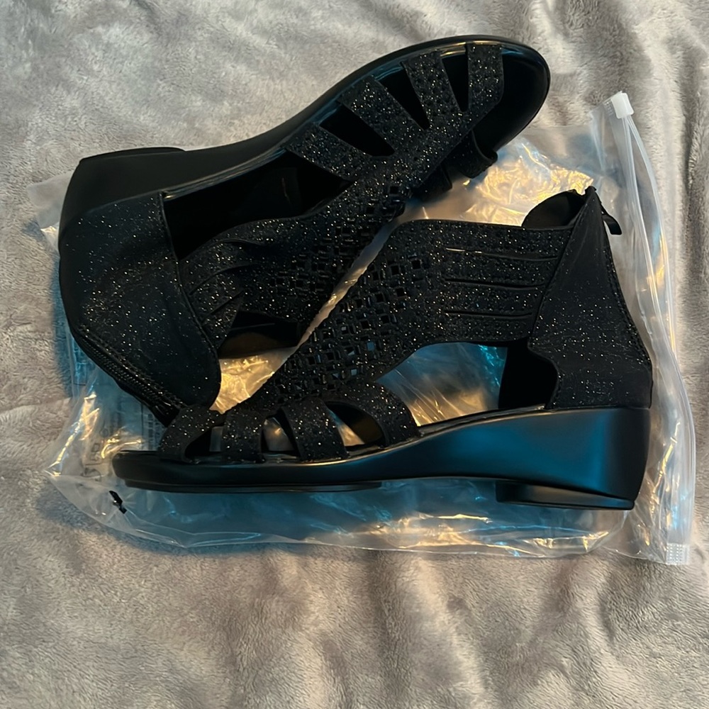 Women’s zip up shoes